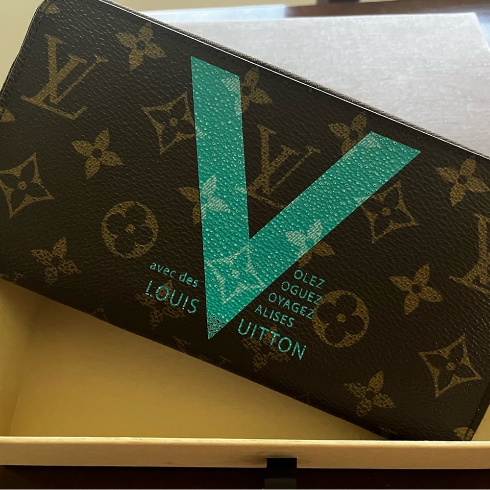 Louis Vuitton Voyage Monogram Wallet